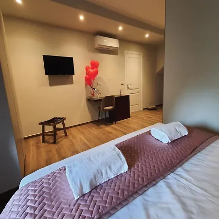 לינה וארוחת בוקר Corte Trento - Exclusive 4*